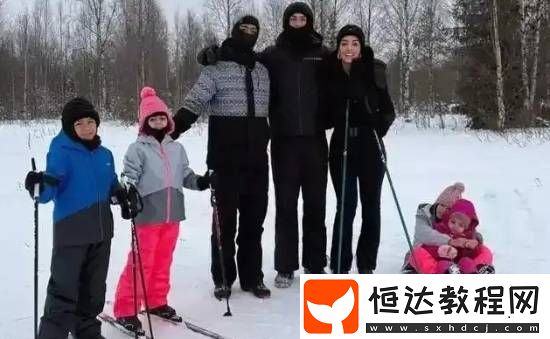 秀腹肌展示強(qiáng)健體魄