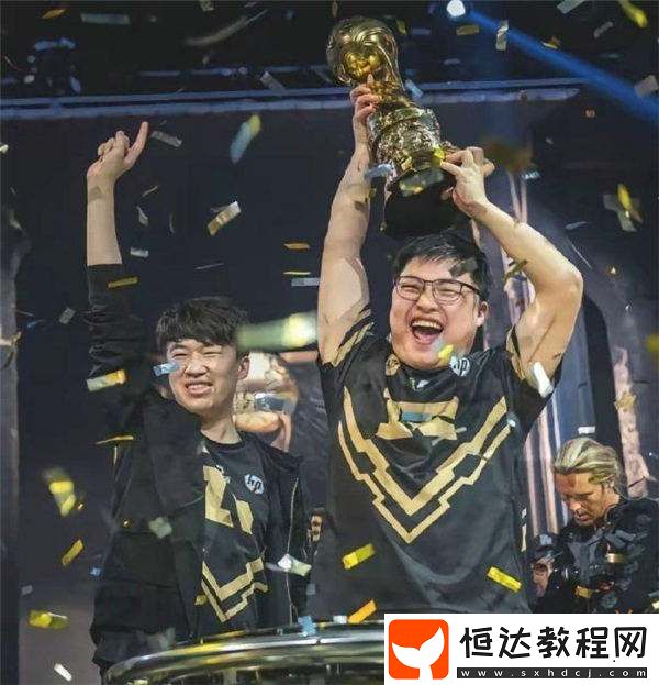Uzi或?qū)⒊蔀長OL名人堂第二位入駐者！網(wǎng)友爆料名人堂皮膚將會選擇卡莎！